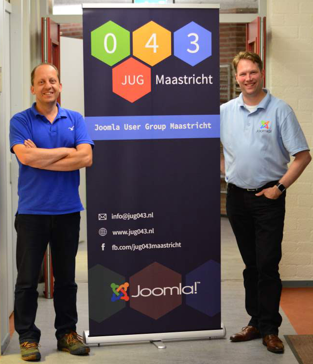 Leon en Johan naast de JUG043 Maastricht Banner